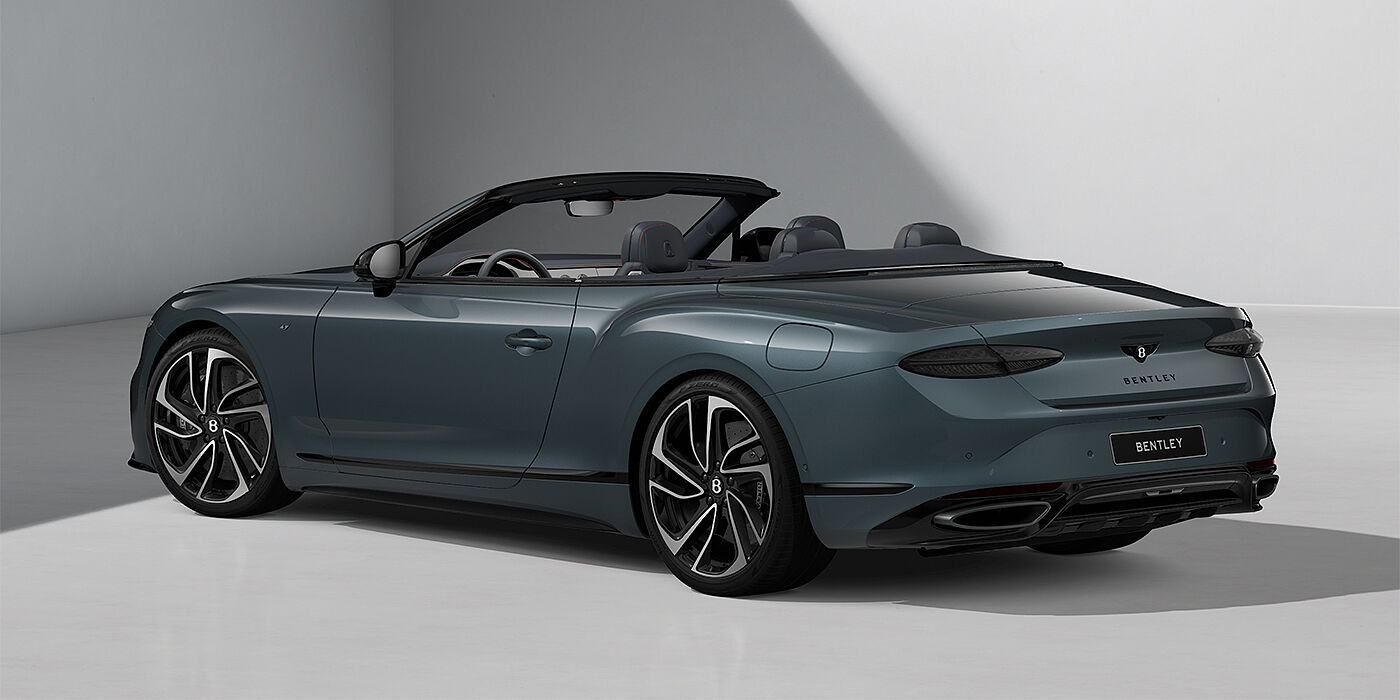 Bach Premium Cars GmbH | Bentley Mannheim Bentley Continental GTC S Cabrio in Thunder Blue Lackierung und 22-Zoll-Zehnspeichenrädern, Heckansicht 3/4