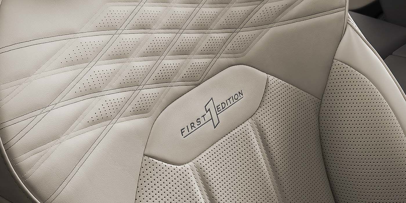 Bach Premium Cars GmbH | Bentley Mannheim Bentley Bentayga EWB Azure SUV First Edition seat detail