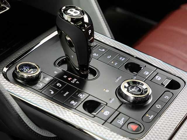 22:Bentley Flying Spur Mulliner V8 Hybrid, Limousine, Cricket Ball over Black Crystal, Bach Premium Cars GmbH | Bentley Mannheim