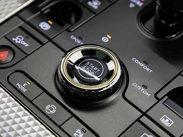 13:Bentley Flying Spur Mulliner V8 Hybrid, Limousine, Cricket Ball over Black Crystal, Bach Premium Cars GmbH | Bentley Mannheim