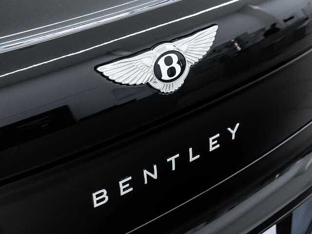25:Bentley Flying Spur Mulliner V8 Hybrid, Limousine, Cricket Ball over Black Crystal, Bach Premium Cars GmbH | Bentley Mannheim
