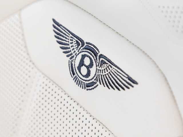 24:Bentley Bentayga EWB Azure V8, SUV, Dark Sapphire, Bach Premium Cars GmbH | Bentley Mannheim